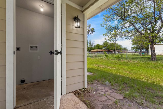 205 April Street, Bowie, TX 76230