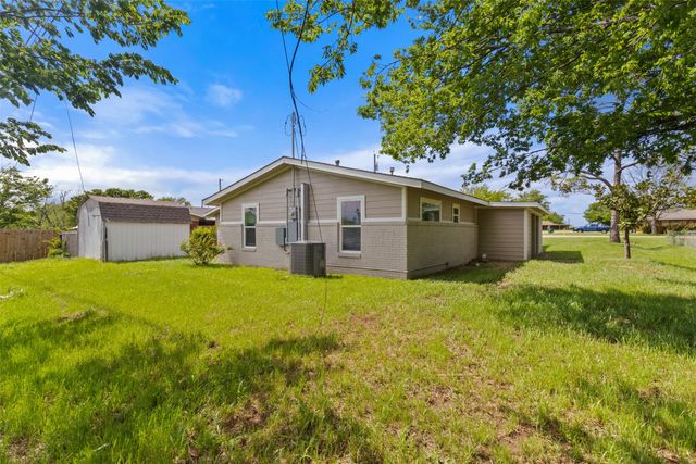 205 April Street, Bowie, TX 76230
