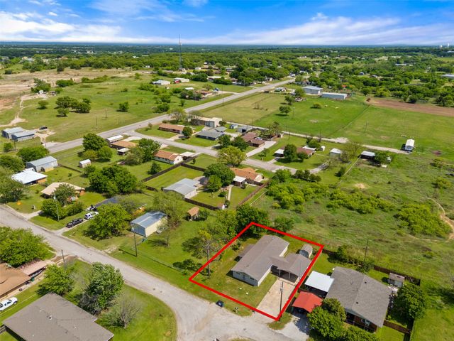 205 April Street, Bowie, TX 76230
