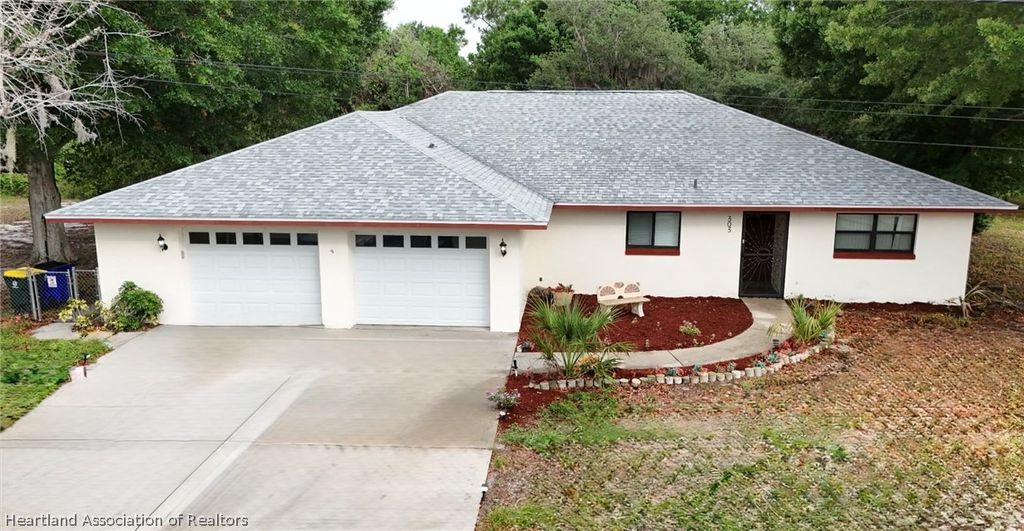 303 E Waterway Avenue NW, Lake Placid, FL 33852