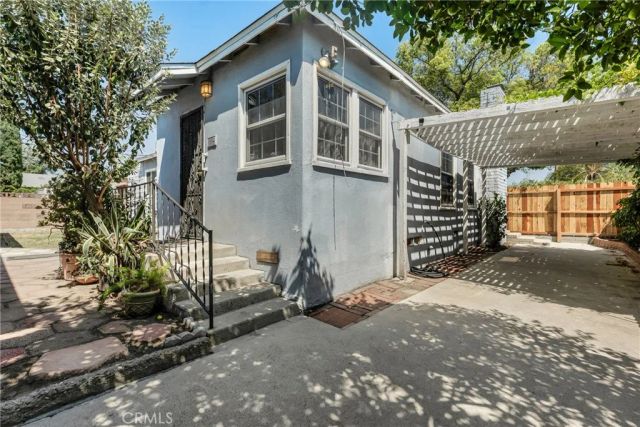 8101 Lemona, Los Angeles, CA 91402