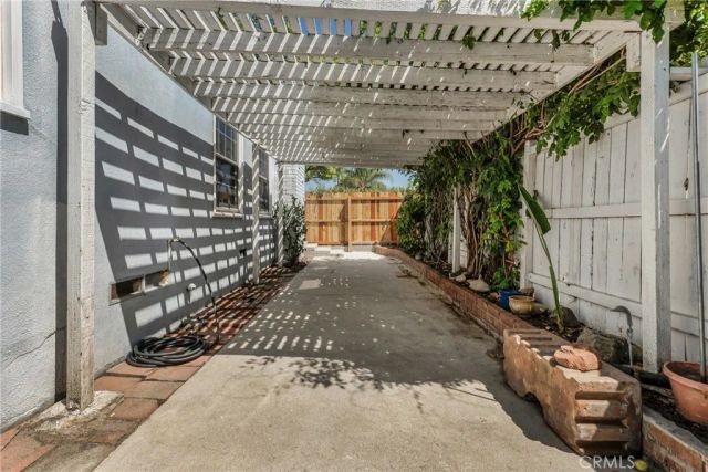 8101 Lemona, Los Angeles, CA 91402