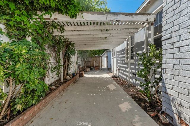 8101 Lemona, Los Angeles, CA 91402