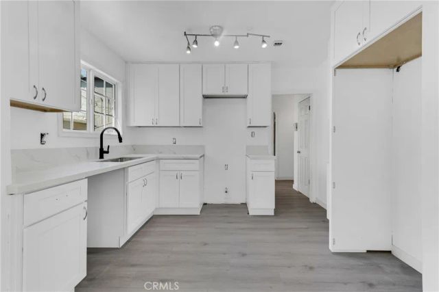 8101 Lemona, Los Angeles, CA 91402