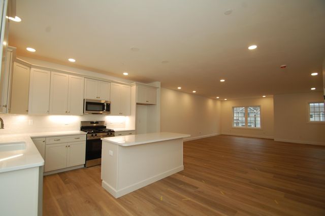 4C Dearborn Circle, Goffstown, NH 03045