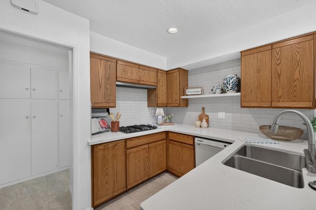 8161 Toyon Ave, Fair Oaks, CA 95628