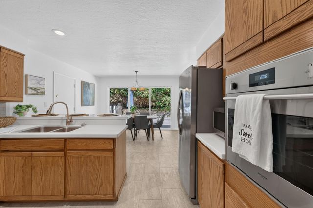 8161 Toyon Ave, Fair Oaks, CA 95628