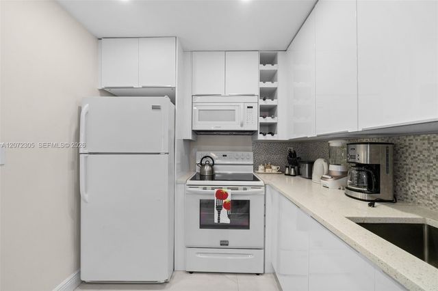 2301 Collins Avenue 1014, Miami Beach, FL 33139