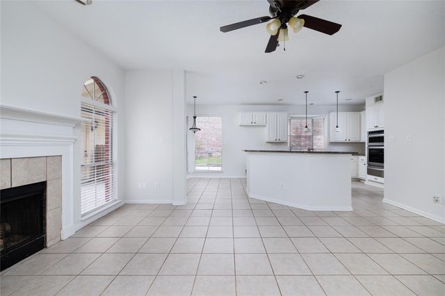 107 N Sunny Slope Circle, The Woodlands, TX 77381