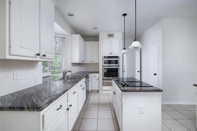 107 N Sunny Slope Circle, The Woodlands, TX 77381