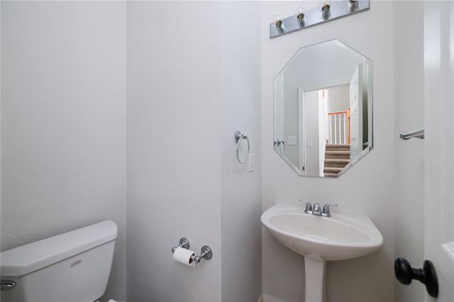 107 N Sunny Slope Circle, The Woodlands, TX 77381