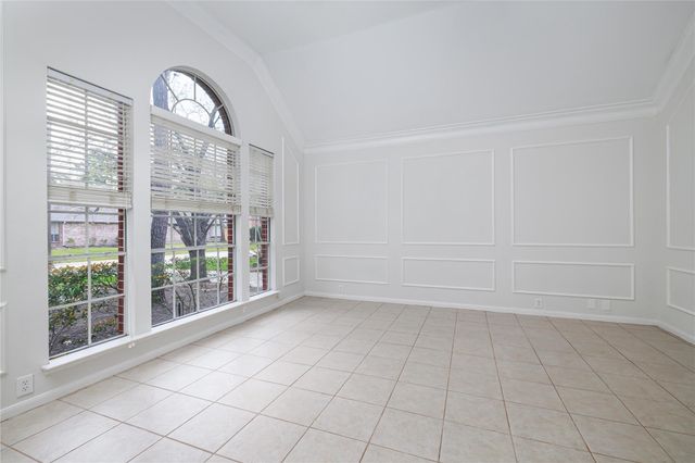 107 N Sunny Slope Circle, The Woodlands, TX 77381