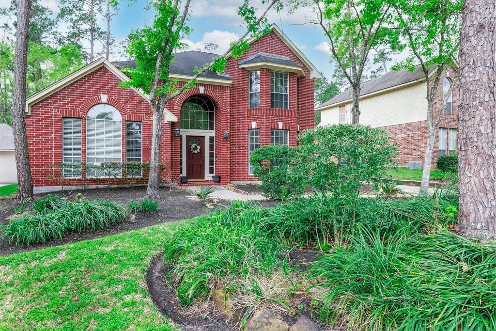 107 N Sunny Slope Circle, The Woodlands, TX 77381