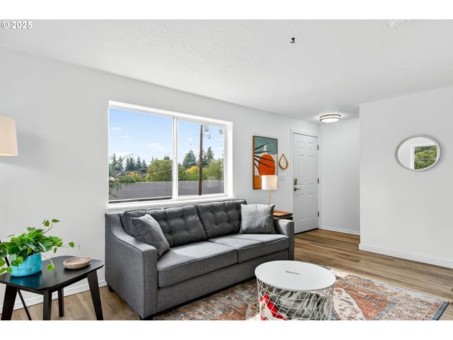 2525 Se 136th, Portland, OR 97236