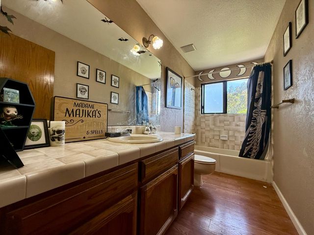 2514 Hogan Ct, Valley Springs, CA 95252