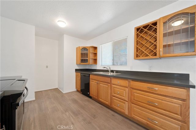 1909 N Summit, Pasadena, CA 91103
