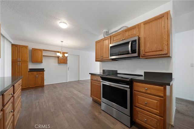 1909 N Summit, Pasadena, CA 91103