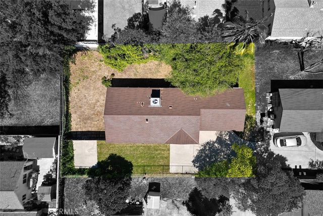 1909 N Summit, Pasadena, CA 91103
