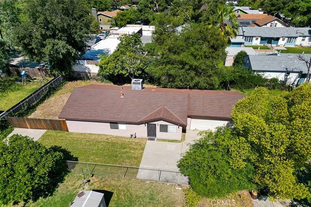 1909 N Summit, Pasadena, CA 91103