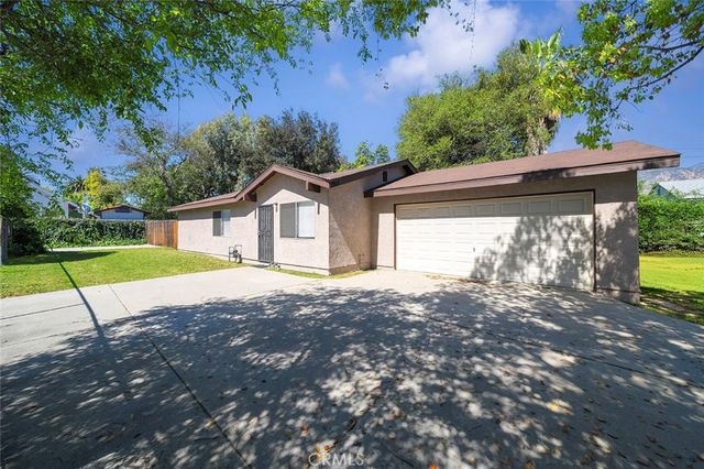 1909 N Summit, Pasadena, CA 91103