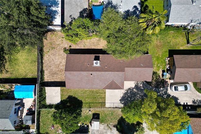 1909 N Summit, Pasadena, CA 91103