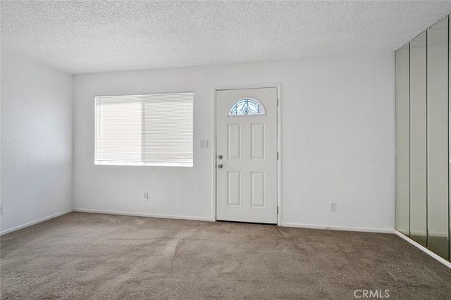 1909 N Summit, Pasadena, CA 91103