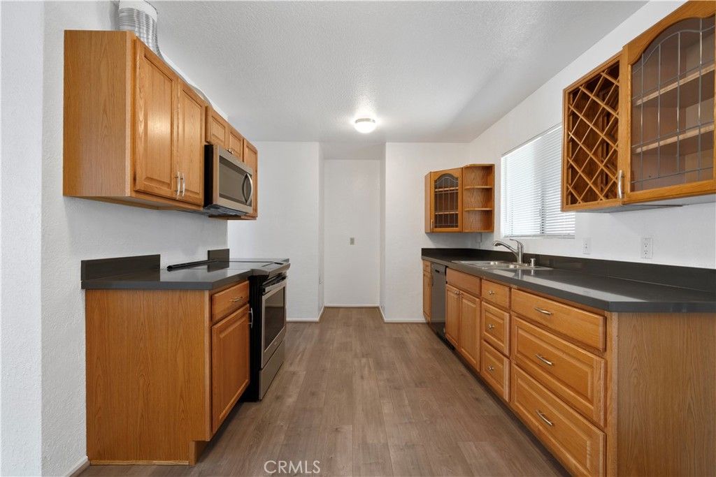 1909 N Summit, Pasadena, CA 91103