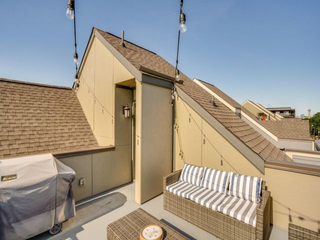 1074 Manacor Lane, Dallas, TX 75212