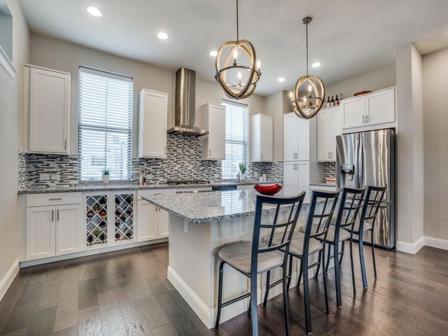 1074 Manacor Lane, Dallas, TX 75212