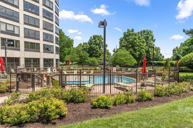 5000 Town Center, Southfield, MI 48075