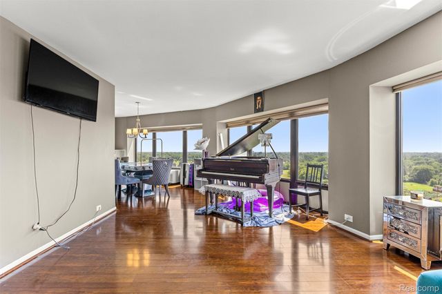 5000 Town Center, Southfield, MI 48075