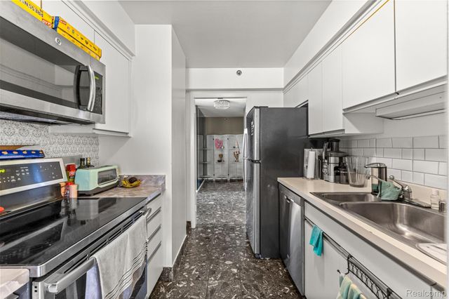 5000 Town Center, Southfield, MI 48075