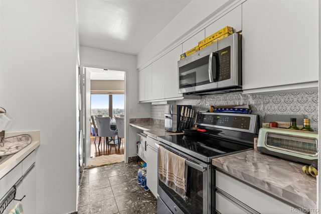 5000 Town Center, Southfield, MI 48075