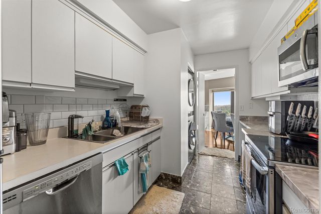 5000 Town Center, Southfield, MI 48075