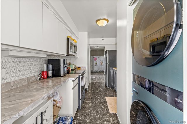 5000 Town Center, Southfield, MI 48075