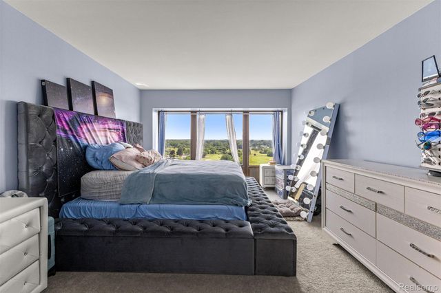 5000 Town Center, Southfield, MI 48075