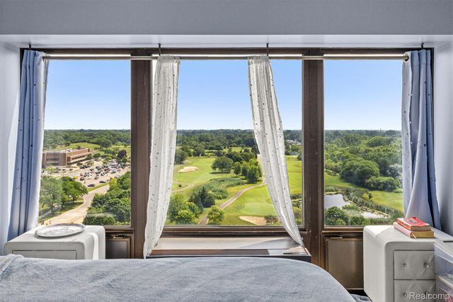 5000 Town Center, Southfield, MI 48075