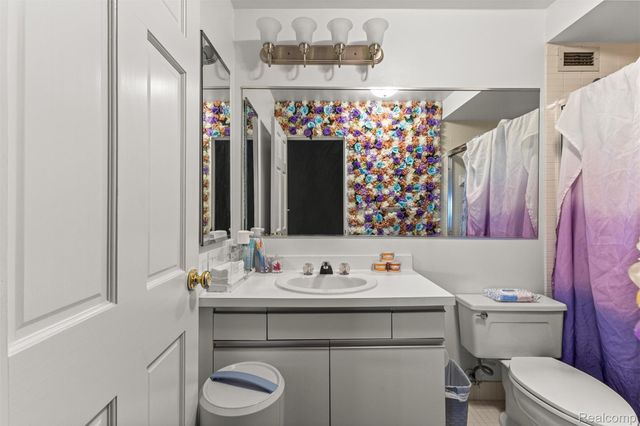 5000 Town Center, Southfield, MI 48075