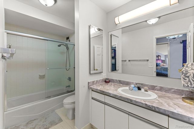 5000 Town Center, Southfield, MI 48075