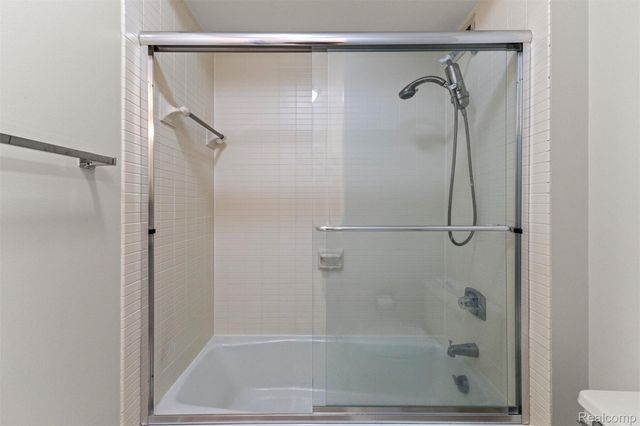 5000 Town Center, Southfield, MI 48075