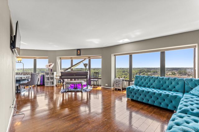 5000 Town Center, Southfield, MI 48075