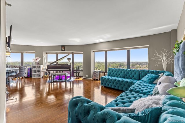 5000 Town Center, Southfield, MI 48075