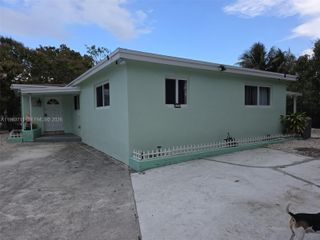 700 SW 28th Terrace, Fort Lauderdale, FL 33312