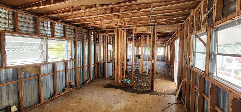 Image 13 of property listing at 18675 US HIGHWAY 19 N 134, Clearwater, FL 33764