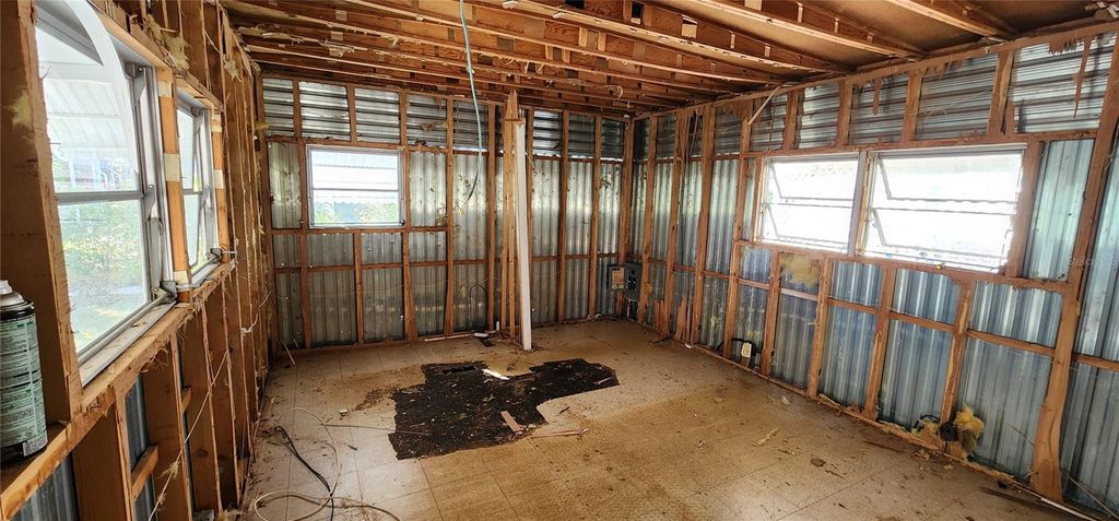 Image 14 of property listing at 18675 US HIGHWAY 19 N 134, Clearwater, FL 33764