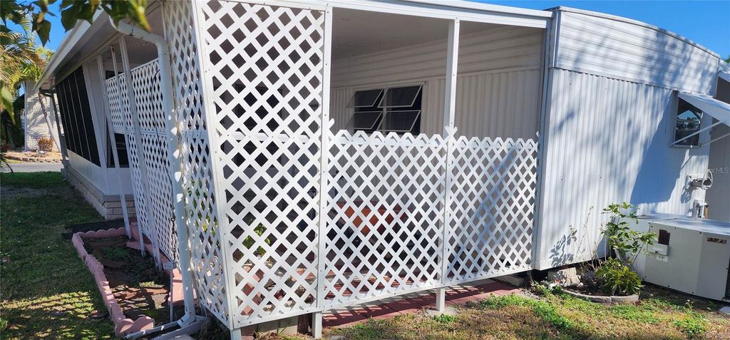 Image 8 of property listing at 18675 US HIGHWAY 19 N 134, Clearwater, FL 33764