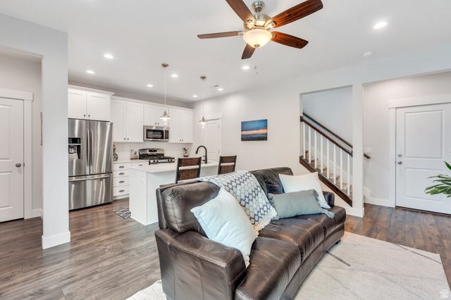 6376 W SUGARCANE DR, South Jordan, UT 84009