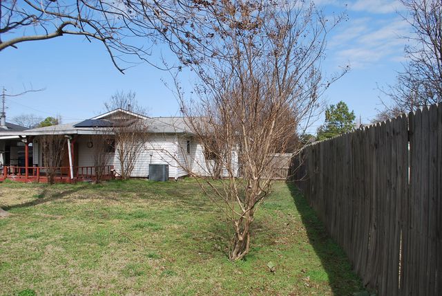 2604 W Johnson Street, Denison, TX 75020