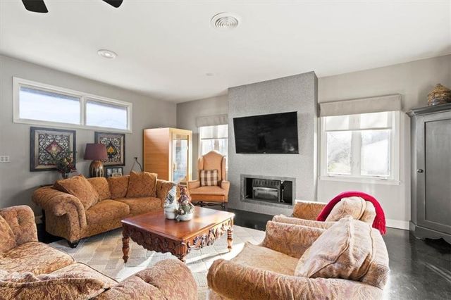 12511 State Line Road, Kansas City, MO 64145