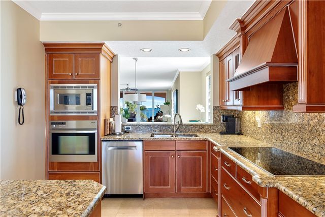 8870 N Sea Oaks Way 312, Vero Beach, FL 32963